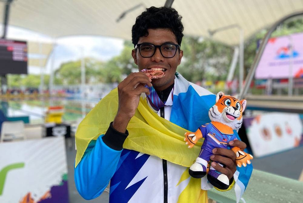 Firdaus meraih pingat emas Para Sukma dalam acara 400m gaya bebas lelaki S8-S9 (kecacatan fizikal) di Bukit Jalil pada Khamis. - Foto Bernama