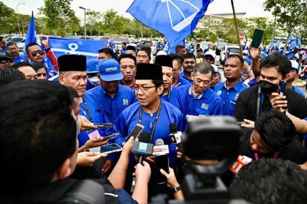 Calon Barisan Nasional (BN), Datuk Seri Razali Ibrahim, berdepan Muhyiddin di kerusi Parlimen Pagoh.