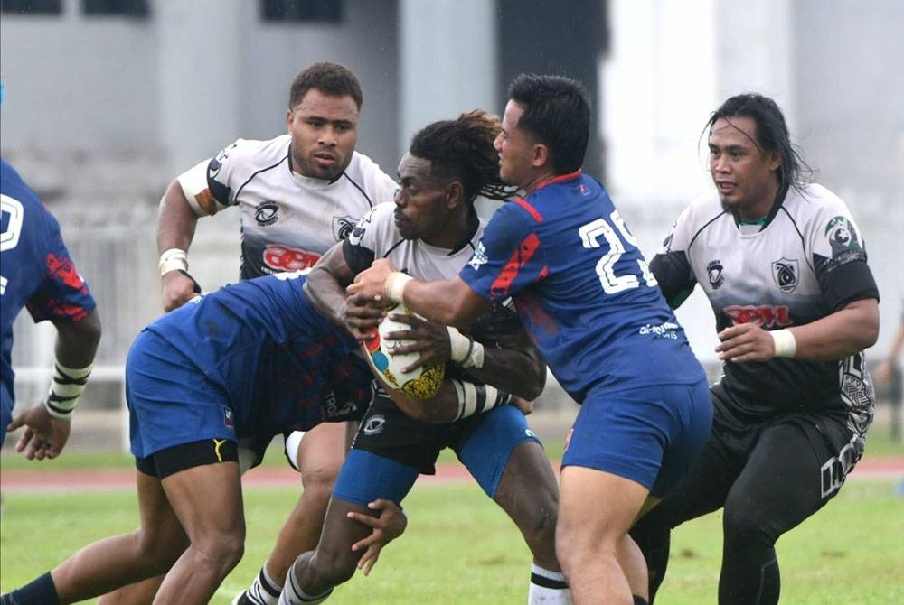 Antara aksi menarik Terengganu berdepan Johor di Kuala Terengganu. Foto Kredit: Ahmad Ridhuan