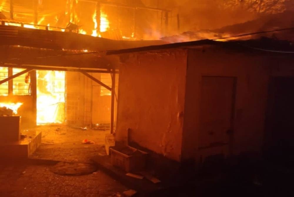 Keadaan rumah di Kampung Baru yang musnah terbakar dalam kejadian pada Ahad.