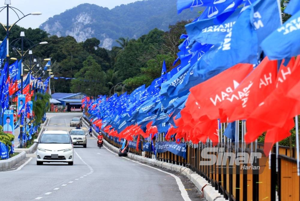 &#039;Perang&#039; bendera memeriahkan suasana kempen PRU15 di Malaysia. - Foto Sinar Harian ROSLI TALIB