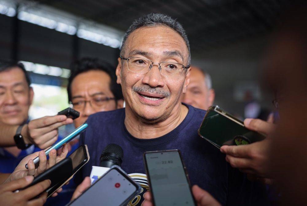 Hishammuddin ketika ditemui pemberita selepas turun berkempen dengan calon BN Parlimen Pagoh, Datuk Seri Razali Ibrahim di Grisek.