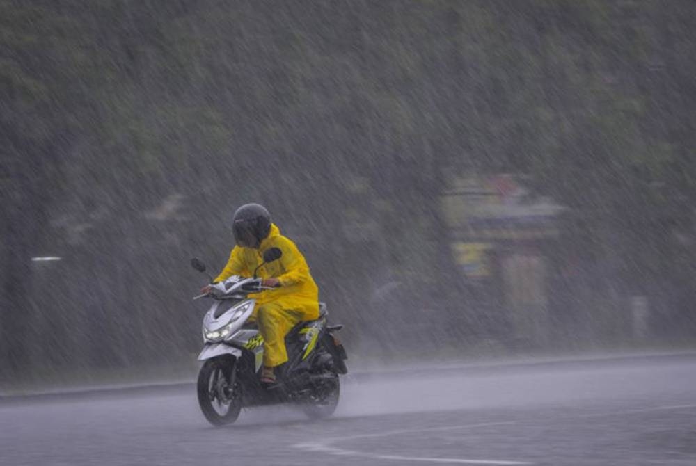 MetMalaysia mengeluarkan amaran hujan berterusan tahap waspada. - Foto Bernama