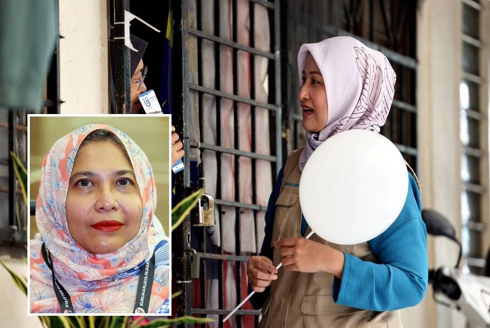 Wan Azliana (kanan) meluangkan masa beramah mesra dengan penduduk setempat ketika berkempen di sekitar kawasan Rumah Pangsa Taman Sri Murni, Selayang pada Isnin. - Foto Bernama (Gambar kecil: Dr Noraishah Mydin)