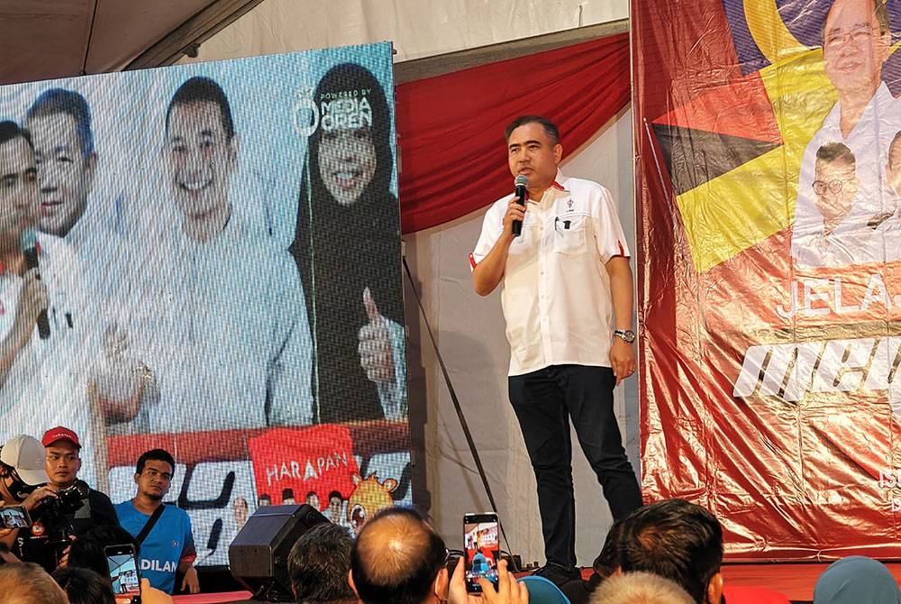 Anthony Loke ketika berucap pada majlis Jelajah Anwar Ibrahim di Tampin pada Isnin.