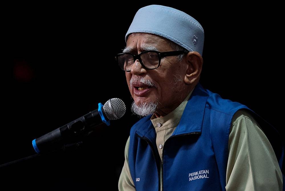 Abdul Hadi yang juga Presiden Pas berucap pada Pelancaran Manifesto PN Pahang malam Selasa. - Foto: Bernama