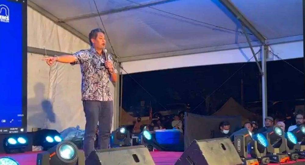 Khairy Jamaluddin ketika berucap pada program ceramah di Taman Saujana Utama, Sungai Buloh pada Selasa.