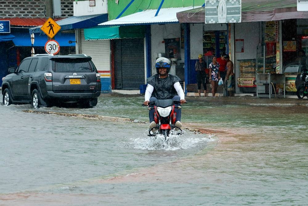 Cuaca ekstrem menyebabkan kerugian besar di seluruh dunia. Foto EPA