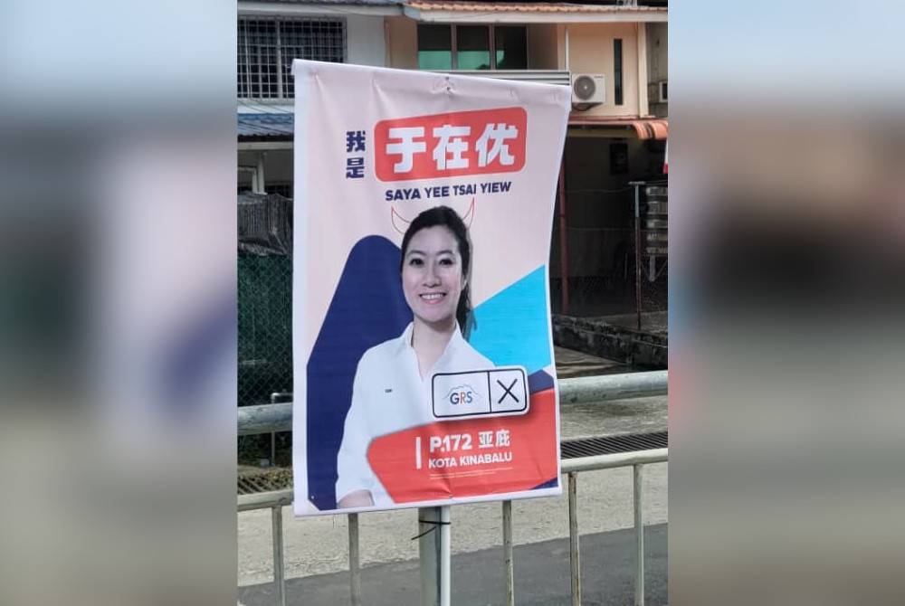 Poster calon GRS yang diconteng di sekitar Kota Kinabalu.