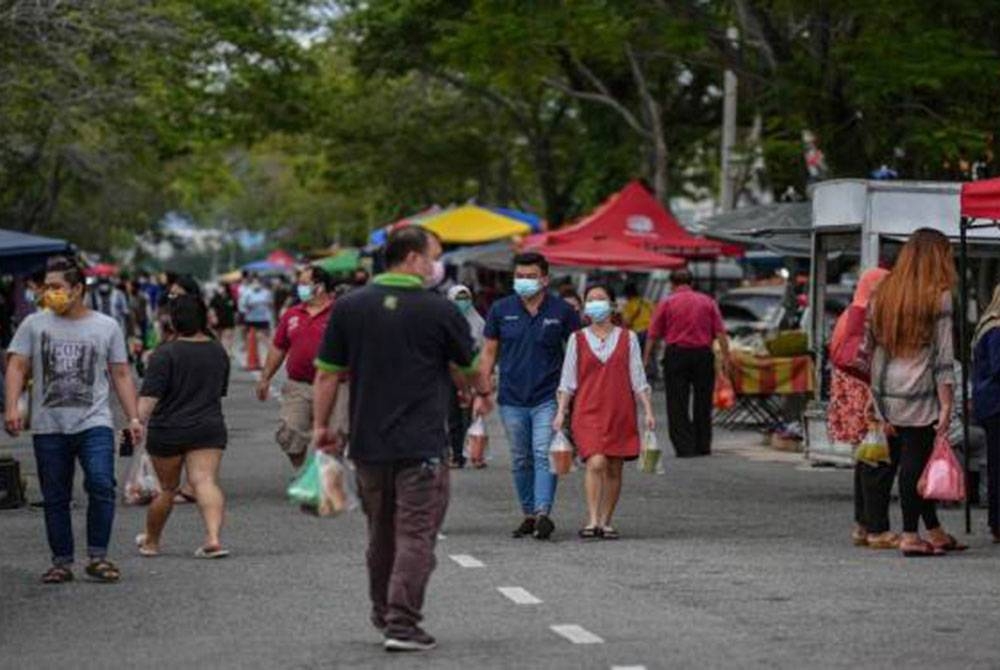 Berkempen di pasar malam lebih diingati berbanding berkempen di tempat tertutup . - Foto Bernama