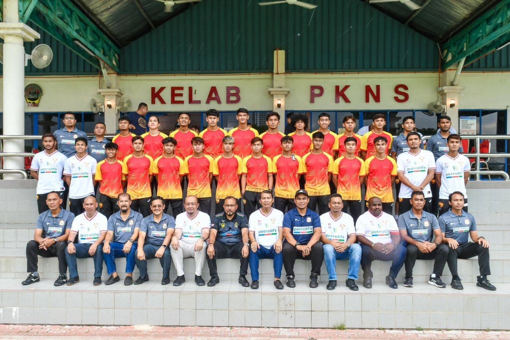 Barisan pemain dan kejurulatihan skuad PERR Selangor.