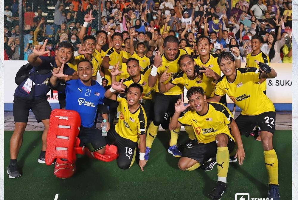 Skuad hoki negara mengakhiri penantian 39 tahun untuk menjulang trofi PSAS setelah menewaskan Korea Selatan 3-2 di Ipoh, sebentar tadi. - Foto Hokita