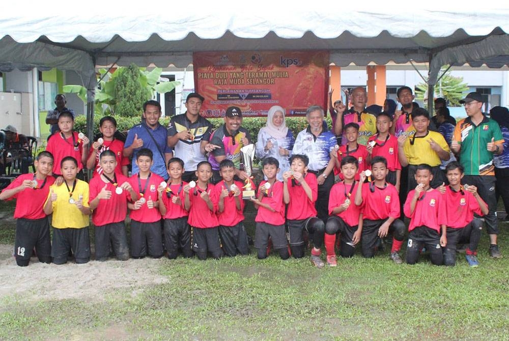 SK Bandar Anggerik juara Piala Sumbangsih Piala Duli Yang Teramat Mulia Raja Muda Selangor B12 2022.