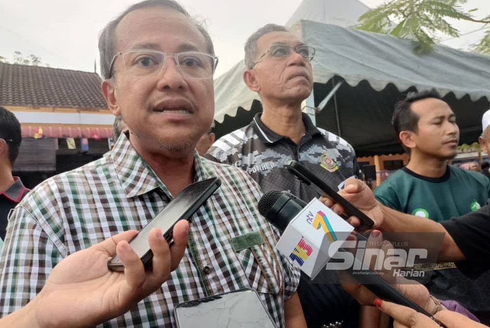 Ahmad Samsuri ketika ditemui pemberita selepas program Santai Petang bersama penduduk di Kampung Langgar pada Sabtu.