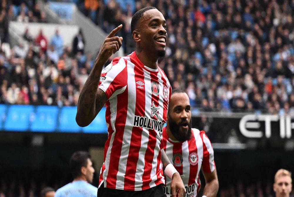 Toney meledak dua gol bagi membantu kemenangan Brentford ke atas City di Etihad sebentar tadi.