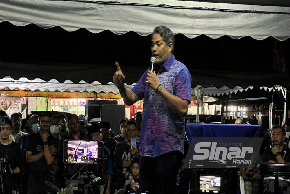 KJ berucap pada Ceramah Kata Janji KJ di tapak pasar malam Kampung Melayu Sungai Buloh pada Sabtu.