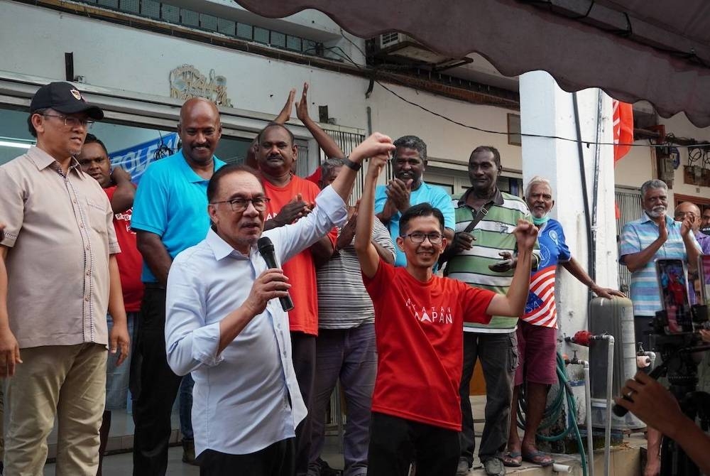 Jufitri bersama Presiden PKR, Datuk Seri Anwar Ibrahim dalam satu program PH.