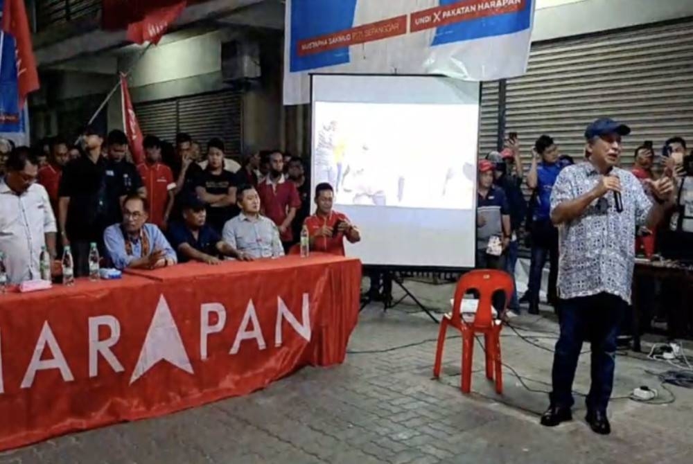 Anifah berucap pada program Kebangkitan Rakyat Sepanggar Pakatan Harapan (PH) yang dihadiri Anwar di Sepanggar.