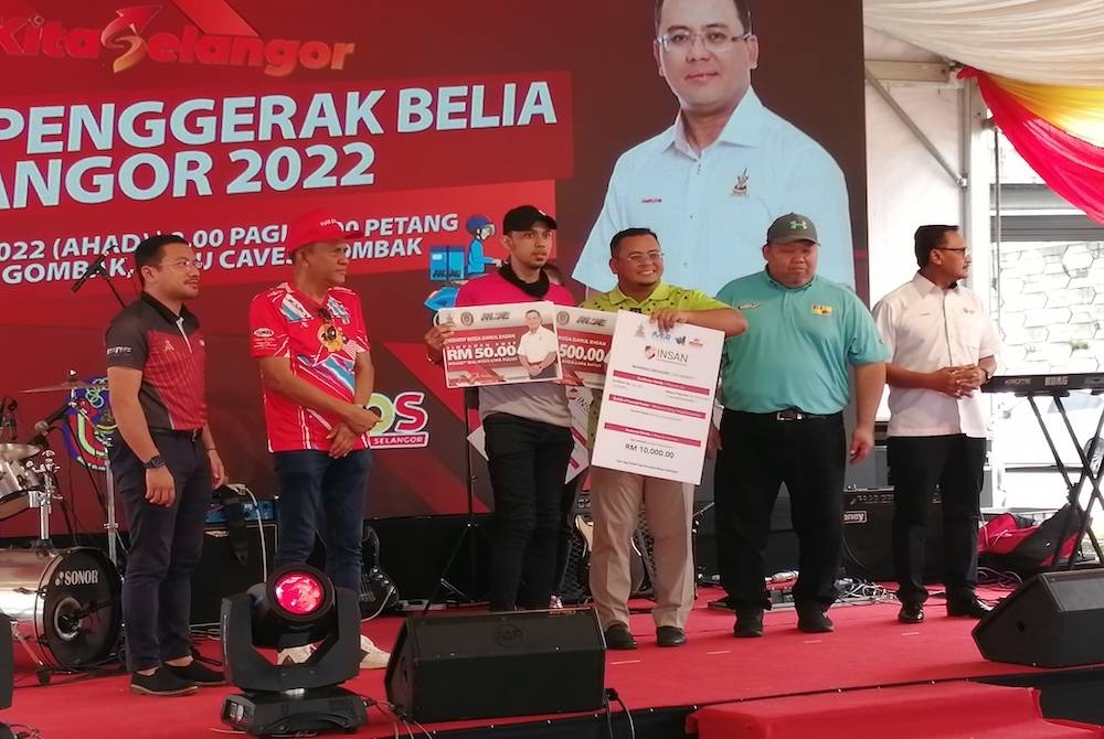 Amirudin ketika ditemui di Karnival Penggerak Belia Selangor di Uptown Sri Gombak pada Ahad.