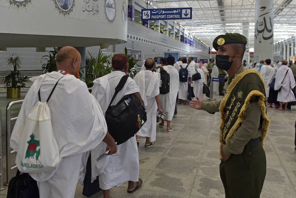 Jemaah yang tiba di Lapangan Terbang Antarabangsa Raja Abdulaziz, Jeddah. -Foto: AFP