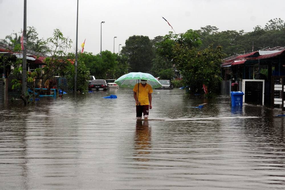 Mood rakyat terutamanya yang dilanda musibah banjir pada ketika ini boleh sahaja berubah disebabkan beban tersebut. - Gambar hiasan