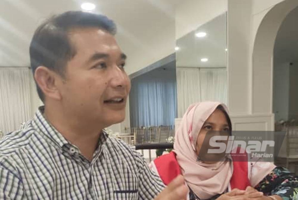 Rafizi bersama calon PH Putrajaya, Dr Noraishah Mydin Abdul Aziz ketika ditemui pemberita pada Selasa.