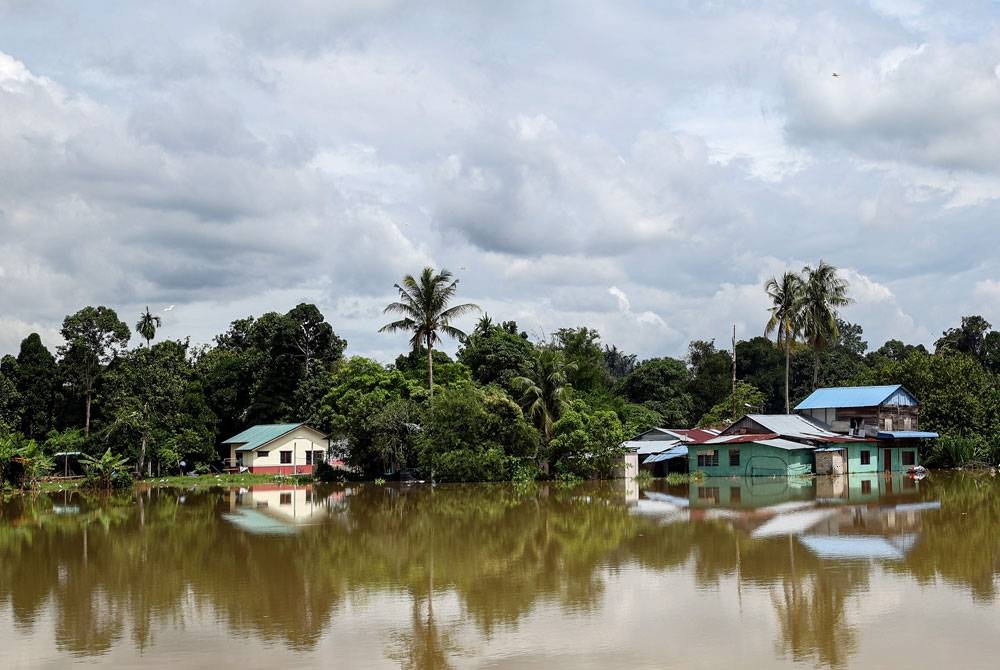 Tujuh negeri iaitu Kedah, Perak, Selangor, Melaka, Johor, Kelantan dan Sabah masih terjejas akibat bencana banjir. - Foto Bernama.