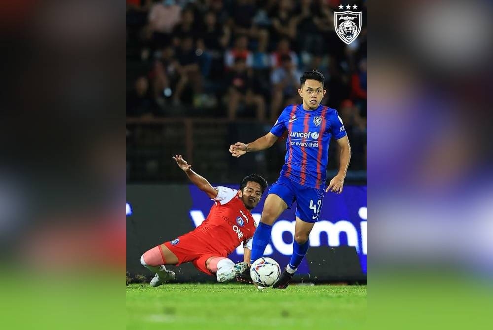 Arif Aiman (kanan) meledak gol tunggal ketika membantu JDT menewaskan Sabah FC 1-0 di Stadium Likas pada Selasa. - Foto FB Johor Southern Tigers