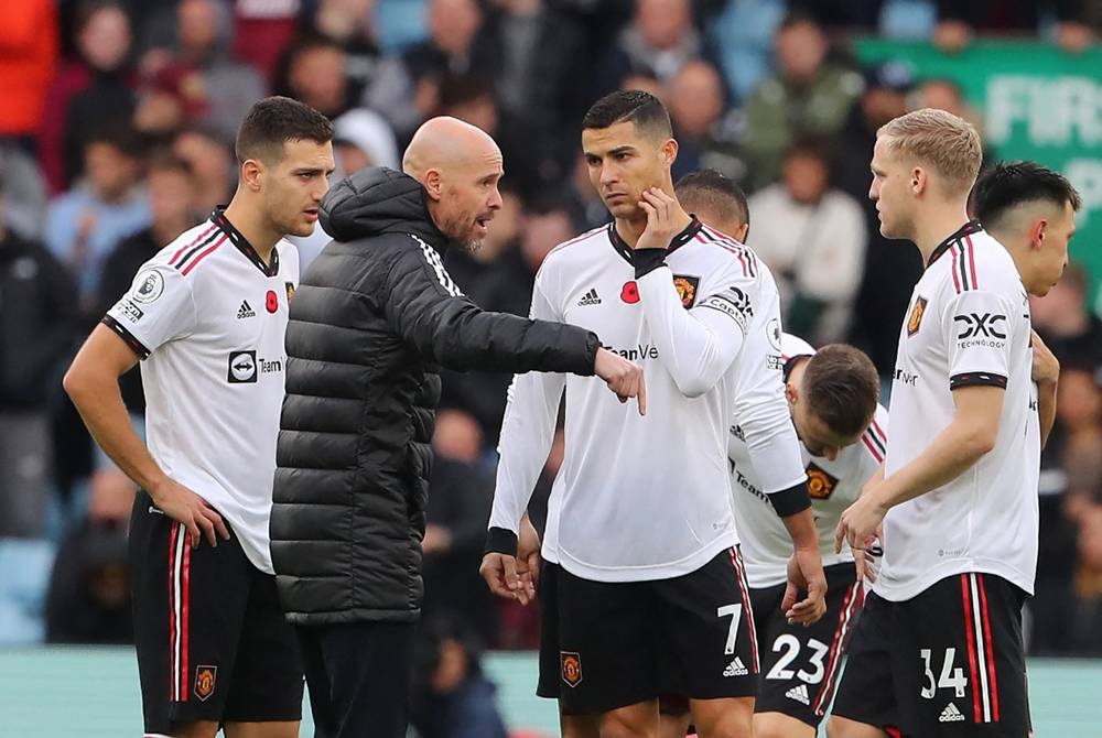 Ronaldo (dua dari kanan) berdepan kontroversi dengan ten Hag dan United. - Agensi