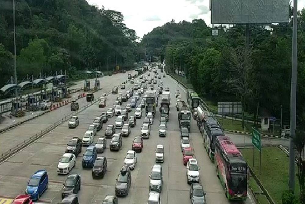 Keadaan trafik sebelum Plaza Tol Gombak.