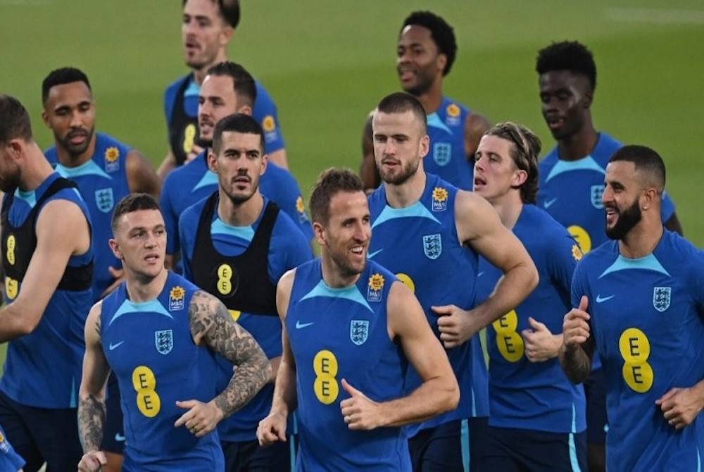 Para pemain England giat menjalani latihan di Stadium Al Wakrah, Doha pada Khamis. Foto AFP