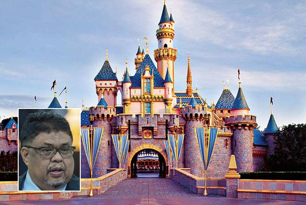 Baru-baru ini, media kerajaan negeri menyiarkan Melaka akan membangunkan sebuah taman tema Disneyland dan Disney City sehingga mencetuskan kontroversi. - Gambar hiasan, gambar kecil: Ab Rauf Yusoh