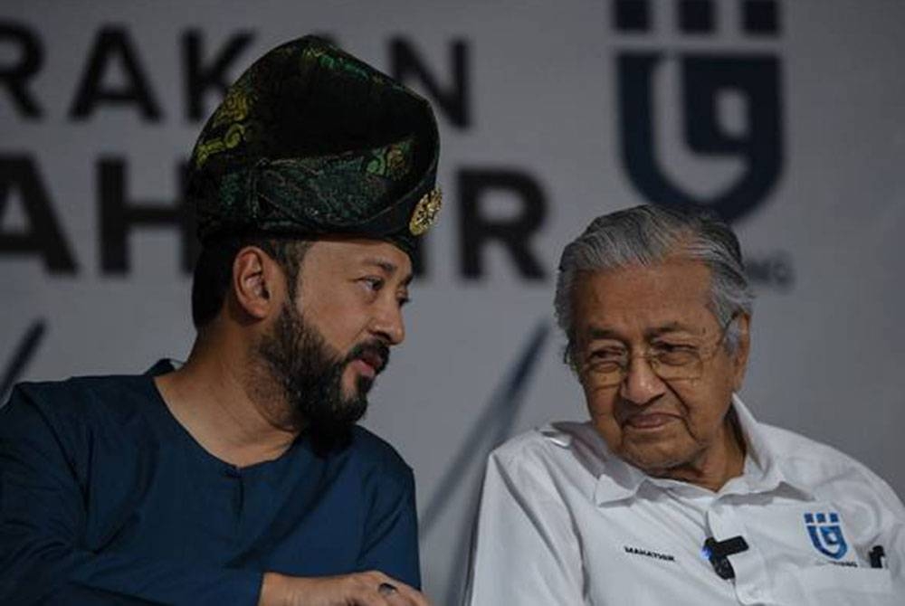 Mukhriz dan Dr Mahathir hilang wang deposit setelah memperoleh jumlah undi yang sangat rendah. - Gambar fail