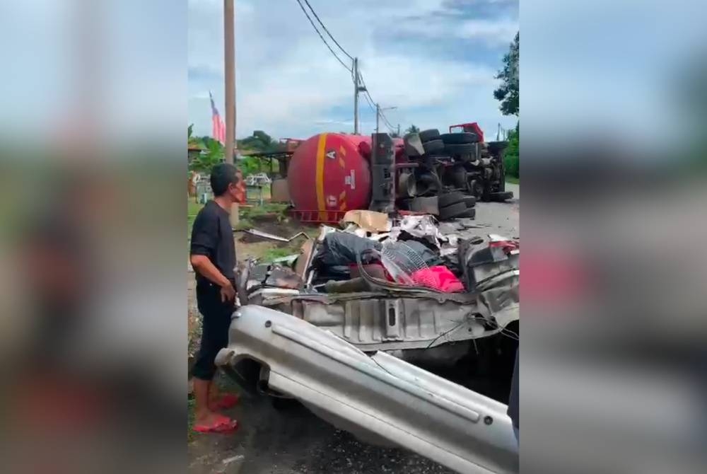 Dua Kereta Remuk Dihempap Lori Tangki Sinar Harian