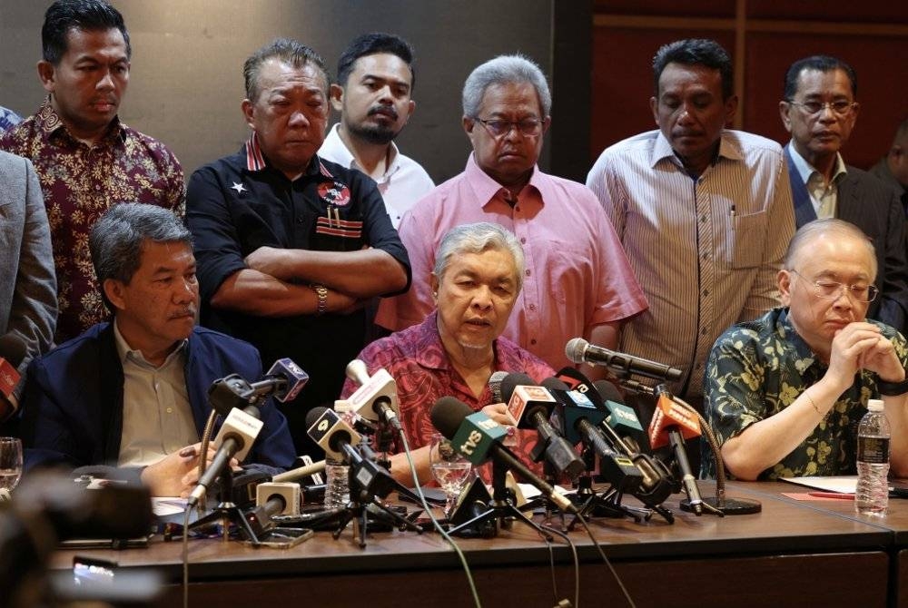 Penganalisis politik berpendapat Ahmad Zahid hanya akan turun jawatan sekiranya tidak mendapat sokongan dua pertiga perwakilan dalam UMNO.