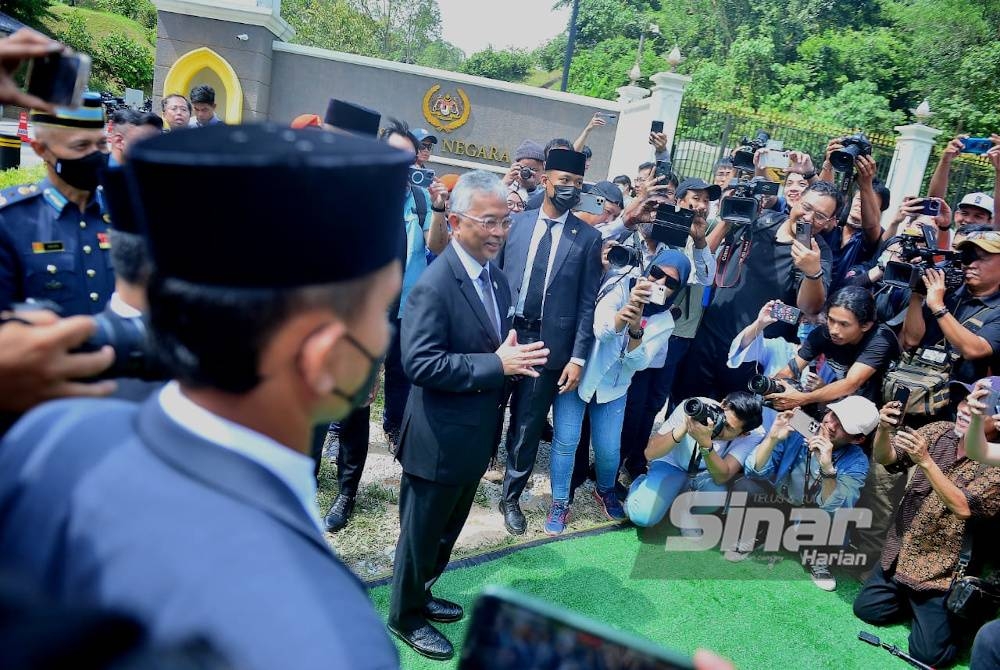 Al-Sultan Abdullah berkenan bertemu media di Pintu 2, Istana Negara. - FOTO RAFEQ REDZUAN