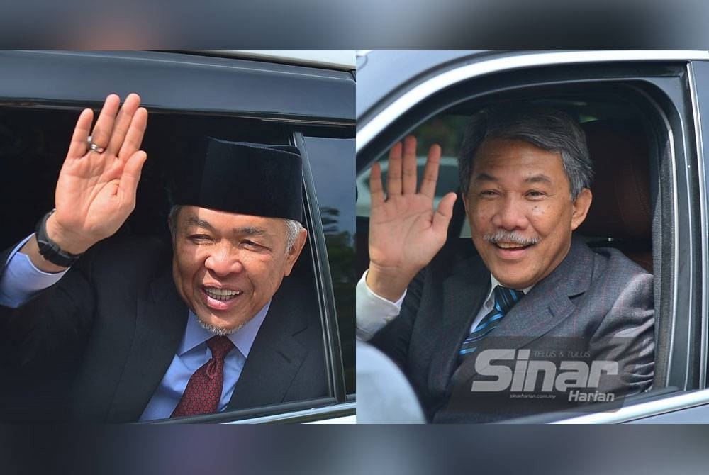 Ahmad Zahid dan Mohamad Hasan dilihat meninggalkan Istana Negara pada jam 11.24 pagi tadi. Foto SINAR HARIAN.