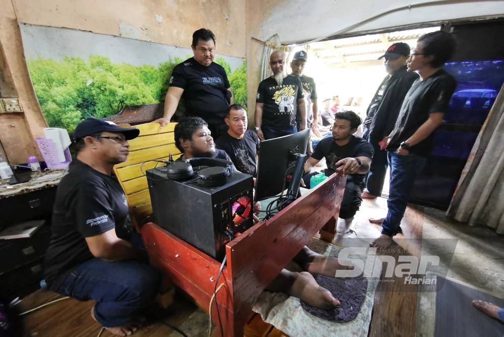 Mohd Adnan ketika menerima kunjungan Sahabat Semboyan Terengganu Daerah Marang, baru-baru ini.