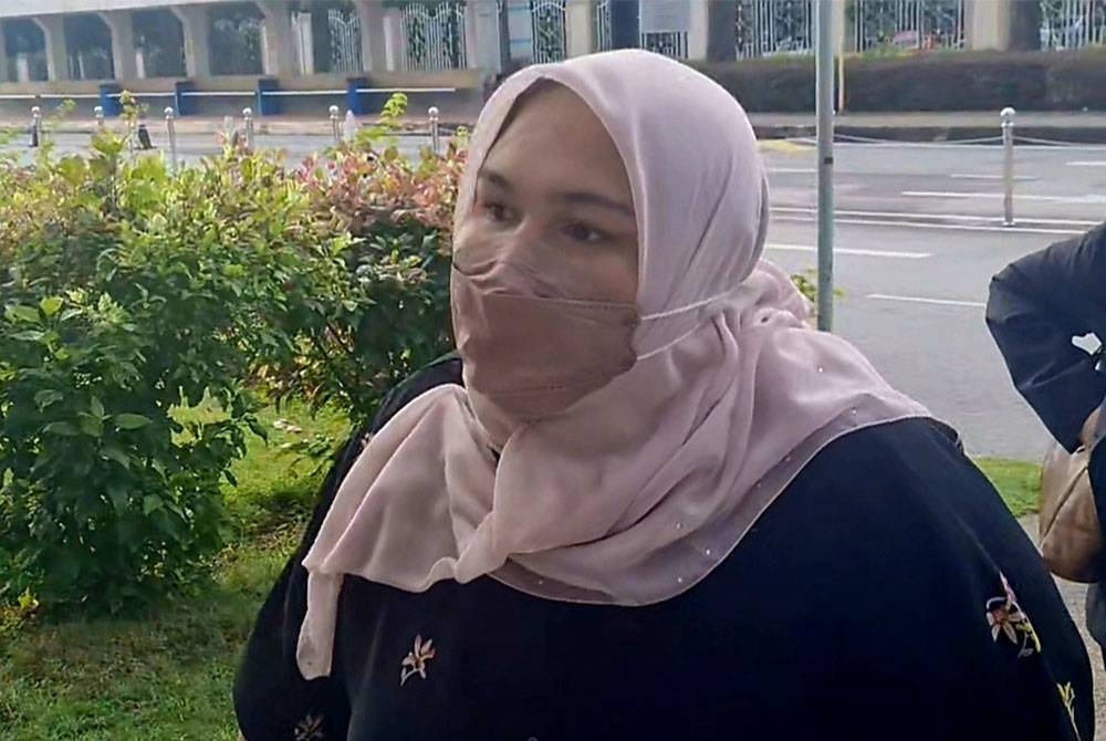 Siti Bainun hadir di Mahkamah Sesyen Kuala Lumpur pada Khamis, untuk keputusan kes mengabai dan menganiaya Bella tahun lalu.