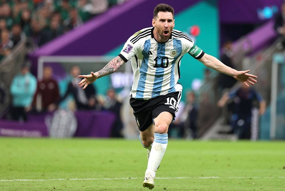 Messi meraikan jaringan pertama Argentina ketika berdepan Mexico dalam aksi kumpulan Piala Dunia Qatar 2022 di Stadium Lusail, Lusail. - Foto EPA