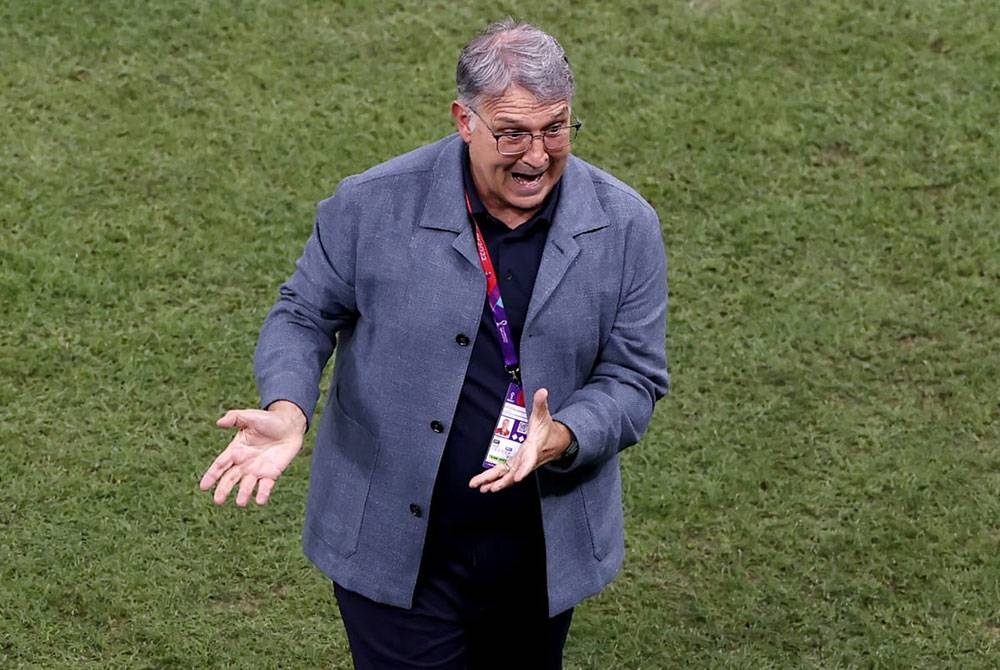 Martino berharap para pemain Mexico dapat mempamerkan aksi terbaik pada aksi terakhir berdepan Arab Saudi dalam saingan Kumpulan C Piala Dunia Qatar 2022 minggu depan. - Foto EPA.