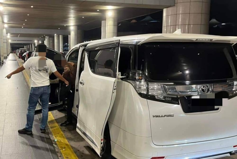 JPJ Selangor menyita sebuah kenderaan jenis Toyota Vellfire manakala pemandunya ditahan untuk siasatan kerana menawarkan khidmat &#039;ulat&#039; di KLIA 2, Sepang. - Foto JPJ Selangor