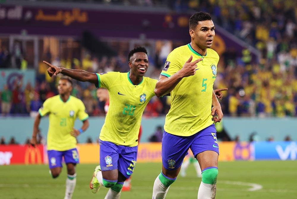 Casemiro meraikan jaringan pembukaan Brazil ketika berdepan Switzerland dalam perlawanan Kumpulan G Piala Dunia Qatar 2022 di Stadium 947, Doha. Foto: EPA