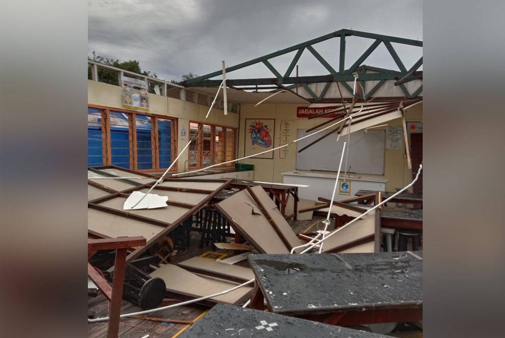 Keadaan bangunan SMK Pulau Gaya yang ranap akibat ribut yang melanda petang Selasa.