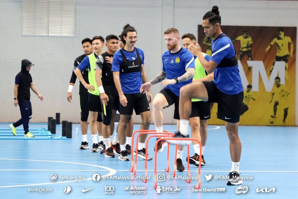 Para pemain Harimau Malaya giat menjalani latihan hari pertama kem latihan berpusat skuad kebangsaan di Wisma FAM Kelana Jaya pada Selasa. Foto: FAM