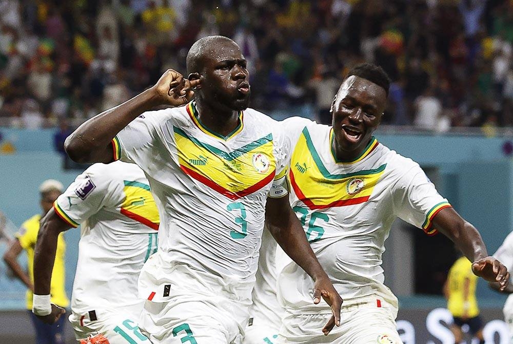 Koulibaly muncul wira bagi membantu Senegal meraih kemenangan ke atas Ecuador di Stadium Antarabangsa Khalifa. - Foto EPA