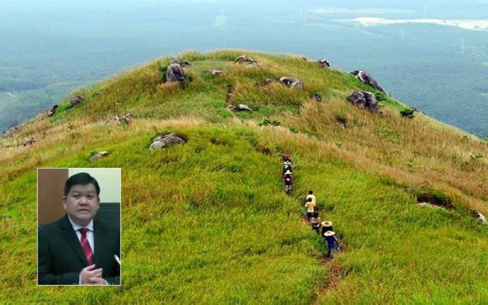 Bukit Broga, Semenyih. Gambar kecil: Loy Sian