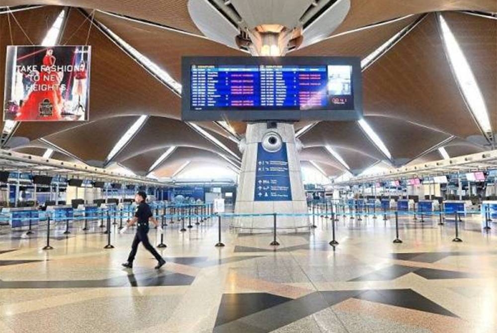 KLIA dan LGK berada di kedudukan teratas sebagai lapangan terbang terbaik dunia pada suku ketiga 2022. - Gambar hiasan