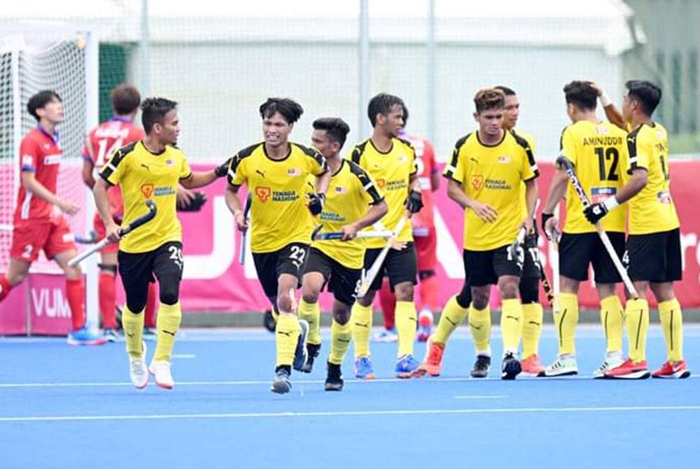 Para pemain negara meraikan kejayaan mengalahkan Jepun 5-1 dalam saingan terakhir Kumpulan B Piala Negara-Negara FIH di Afrika Selatan pada Khamis. Foto FB MHC