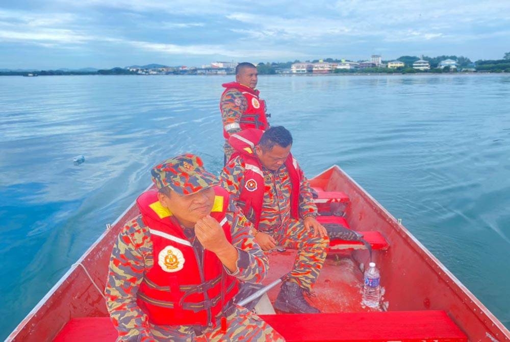 Operasi SAR mencari kanak-kanak hilang disambar buaya diteruskan pada hari kedua di pesisir perairan Markas Operasi Gerakan Marin, Lahad Datu.